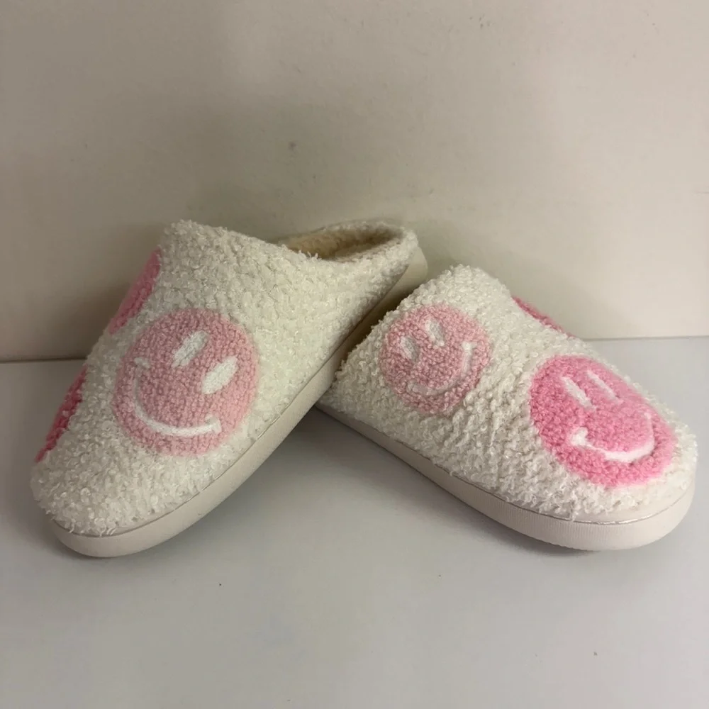 Kids Cozy Pink Smiley Face Slippers, Kids Size 3/4